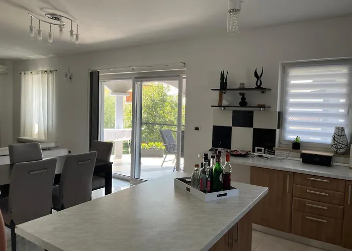 Mihaela Holiday home *