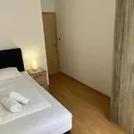 Semesterbostad Mihaela *