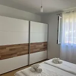 Mihaela * Višnjan