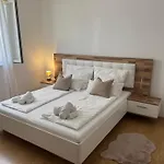 Mihaela * Višnjan